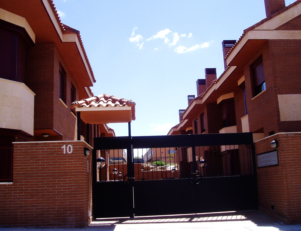 Ana Mariscal, 10 - Guadalajara. Vista exterior entrada